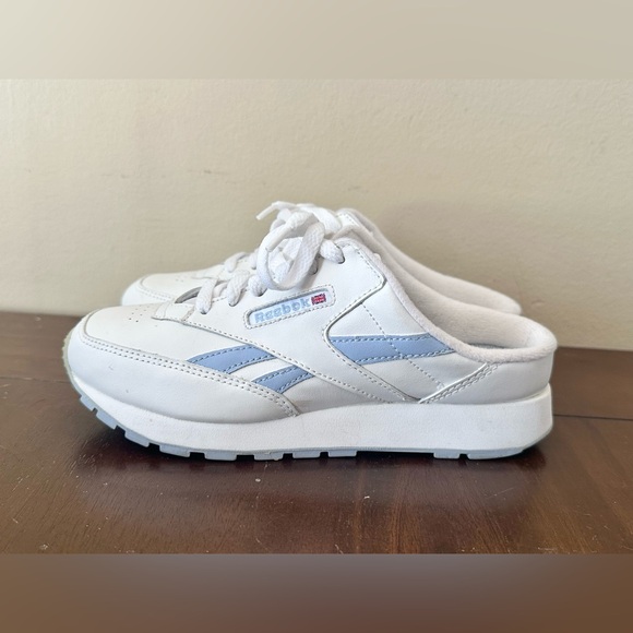 Reebok Shoes - Reebok Women’s White Slide Sneaker Sz 6